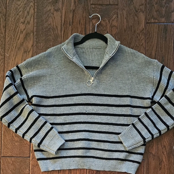Shein Sweater Quarter Zip-Up Grey and Black Large Cropped - Picture 4 of 10